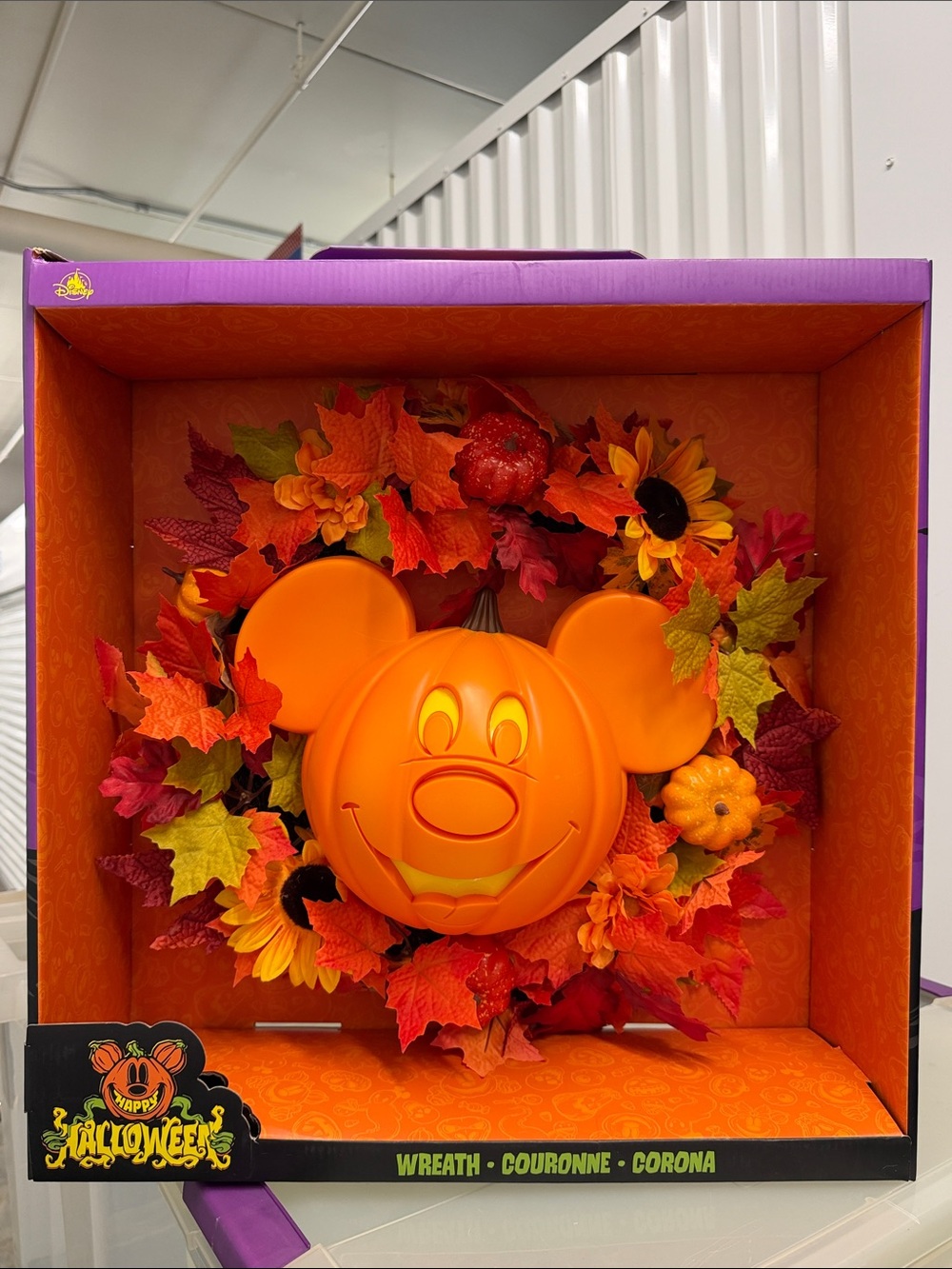 NEW Disney Mickey Pumpkin Halloween Wreath